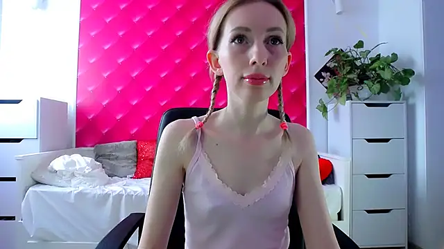 Snapshot of BarbieGoddess chatting on March 8, 1:25 pm BarbieGoddess online show from March 8, 1:25 pm