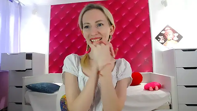 Snapshot of BarbieGoddess chatting on December 28, 12:35 pm BarbieGoddess online show from December 28, 12:35 pm