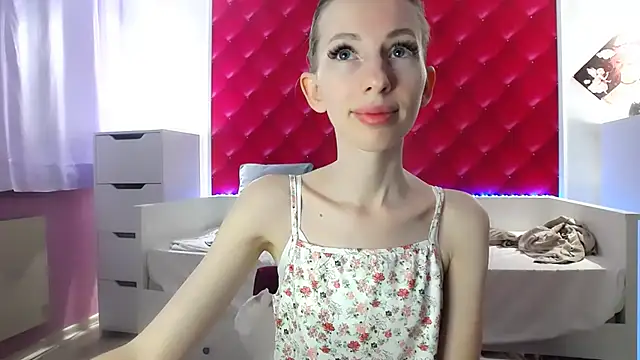 Snapshot of BarbieGoddess chatting on December 9, 8:23 pm BarbieGoddess online show from December 9, 8:23 pm