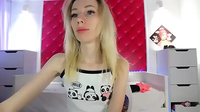 Snapshot of BarbieGoddess chatting on December 7, 12:18 pm BarbieGoddess online show from December 7, 12:18 pm