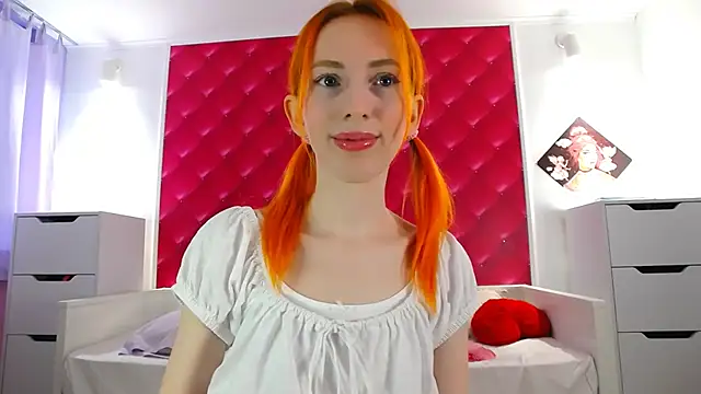 Snapshot of BarbieGoddess chatting on January 4, 2:04 pm BarbieGoddess online show from January 4, 2:04 pm