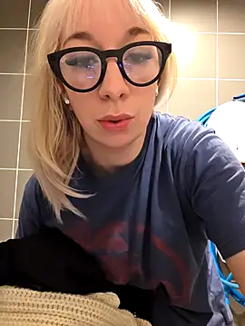 Snapshot of Giuliana_baby chatting on March 8, 10:22 am Giuliana baby online show from March 8, 10:22 am