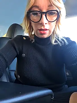 Snapshot of Giuliana_baby chatting on October 17, 8:39 am Giuliana baby online show from October 17, 8:39 am
