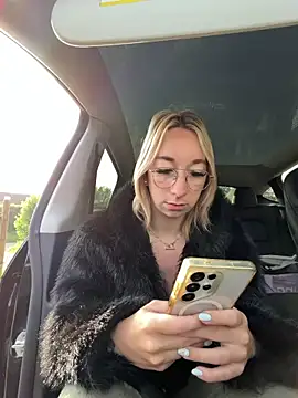 Snapshot of Giuliana_baby chatting on May 10, 6:17 am Giuliana baby online show from May 10, 6:17 am