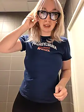 Snapshot of Giuliana_baby chatting on February 26, 10:27 am Giuliana baby online show from February 26, 10:27 am