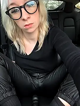 Snapshot of Giuliana_baby chatting on March 11, 4:18 pm Giuliana baby online show from March 11, 4:18 pm
