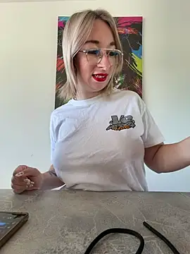 Snapshot of Giuliana_baby chatting on April 30, 7:15 am Giuliana baby online show from April 30, 7:15 am