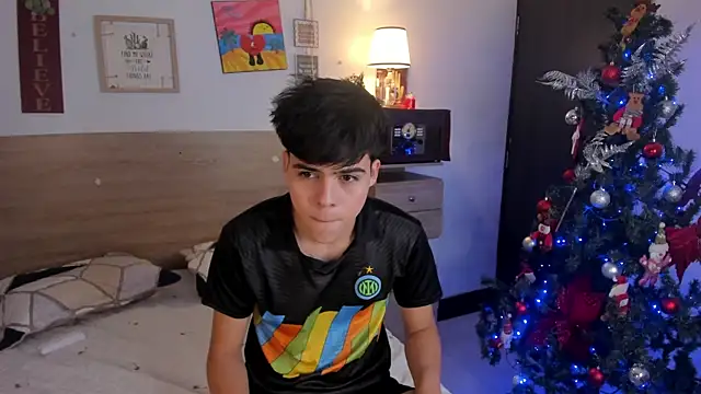 Snapshot of justinbiler chatting on December 17, 12:43 pm justinbiler online show from December 17, 12:43 pm