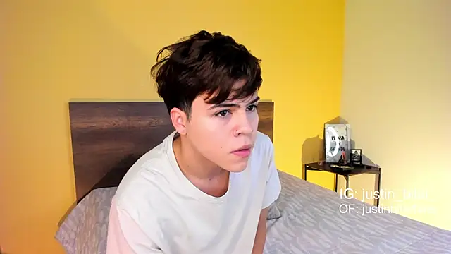 Snapshot of justinbiler chatting on March 13, 12:24 pm justinbiler online show from March 13, 12:24 pm