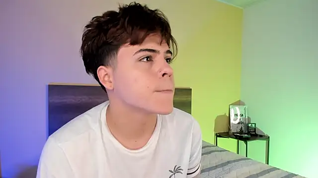 Snapshot of justinbiler chatting on February 27, 12:34 pm justinbiler online show from February 27, 12:34 pm