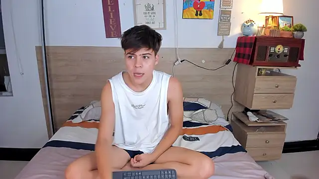 Snapshot of justinbiler chatting on February 13, 10:10 pm justinbiler online show from February 13, 10:10 pm