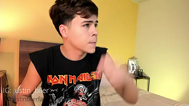 Snapshot of justinbiler chatting on March 3, 12:17 pm justinbiler online show from March 3, 12:17 pm