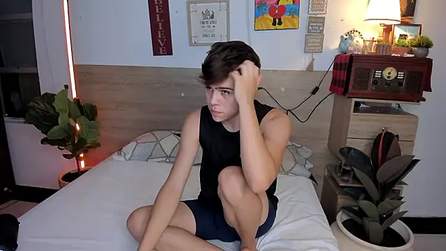 Snapshot of justinbiler chatting on February 28, 10:42 pm justinbiler online show from February 28, 10:42 pm