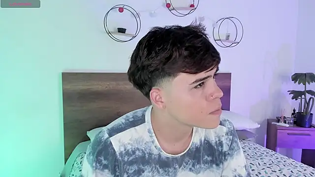 Snapshot of justinbiler chatting on March 20, 12:32 pm justinbiler online show from March 20, 12:32 pm