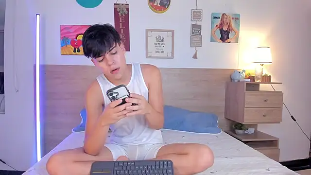 Snapshot of justinbiler chatting on October 12, 12:50 pm justinbiler online show from October 12, 12:50 pm