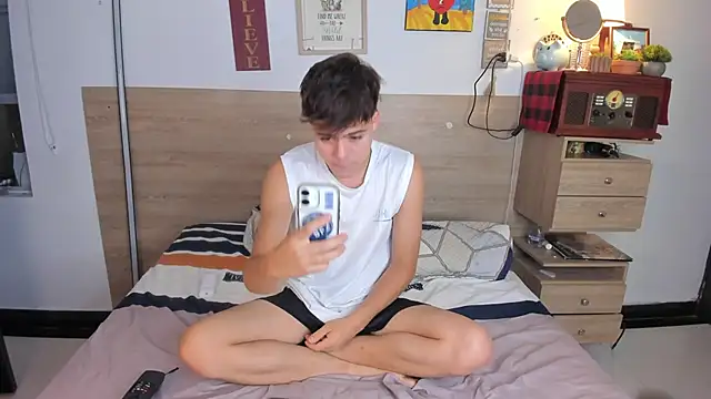 Snapshot of justinbiler chatting on February 21, 1:46 pm justinbiler online show from February 21, 1:46 pm