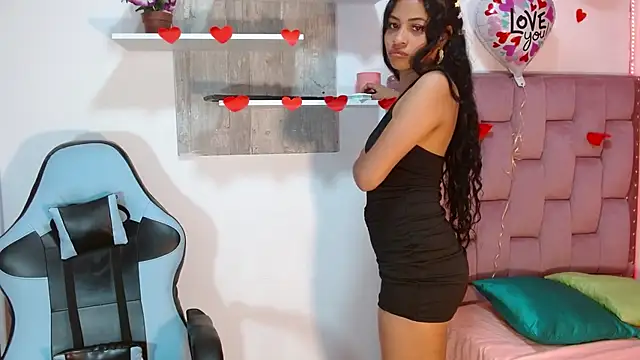 DAFNNEE ROSS online show from February 25, 3:42 pm