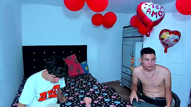 Alexander and Xiao online show from February 15, 10:10 pm