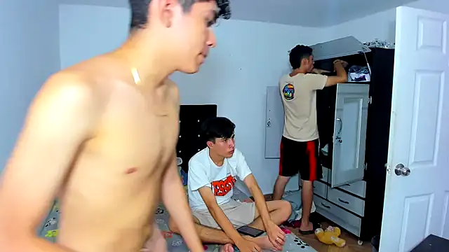 Alexander and Xiao online show from February 10, 10:09 pm