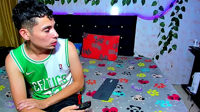 Alexander and Xiao online show from January 5, 1:24 am