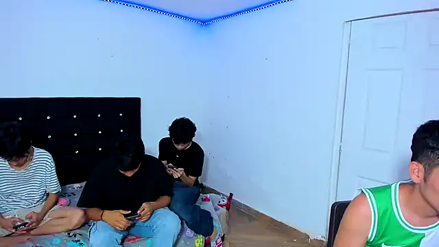 Alexander and Xiao online show from March 4, 9:22 pm