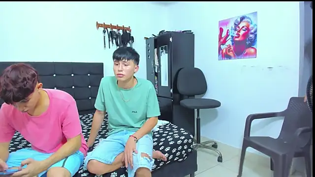 Snapshot of Alexander_and_Xiao chatting on February 5, 11:44 pm Alexander and Xiao online show from February 5, 11:44 pm