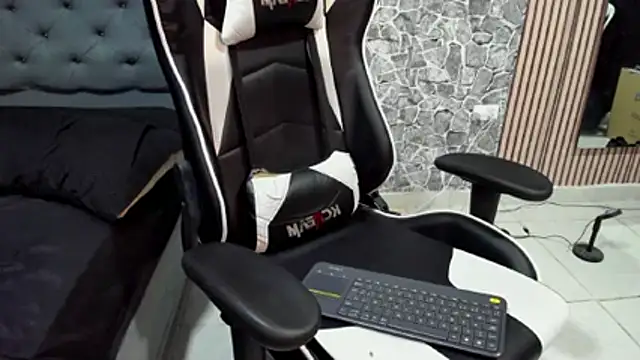 chriss jones1 online show from April 2, 9:10 pm