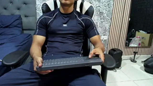 chriss jones1 online show from May 15, 12:19 am