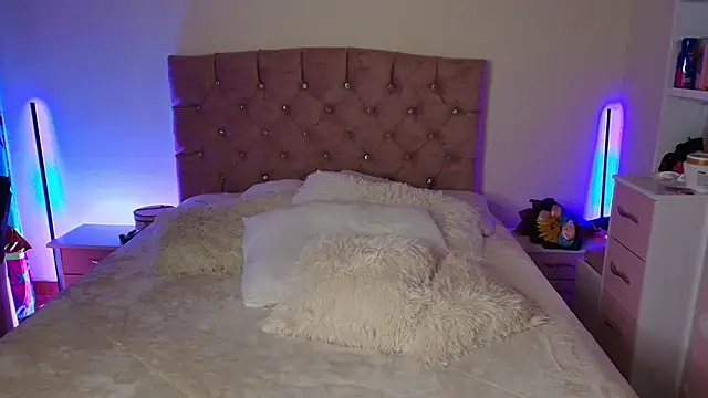 miaa saenz1 online show from January 17, 2:59 am