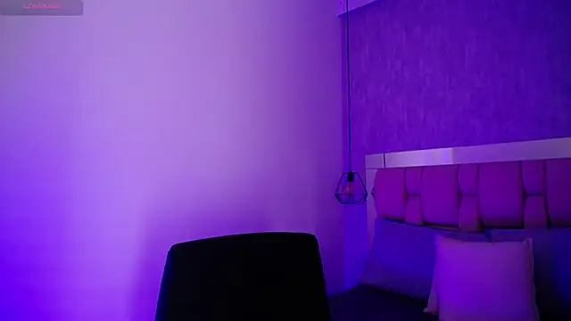 Roxie-Summers11 online show from February 22, 7:25 pm