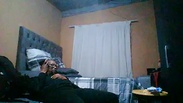 Snapshot of Sgeme325is chatting on May 30, 6:24 pm Sgeme325is online show from May 30, 6:24 pm