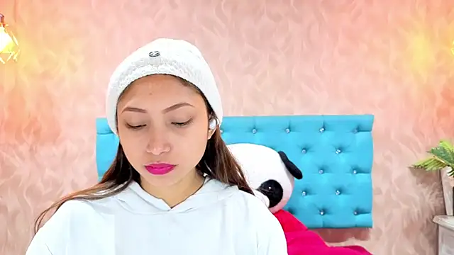 MadelineDoll online show from April 7, 2:08 pm