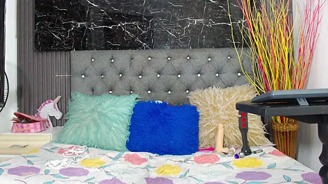 Snapshot of NalaRoy chatting on January 15, 4:04 am NalaRoy online show from January 15, 4:04 am