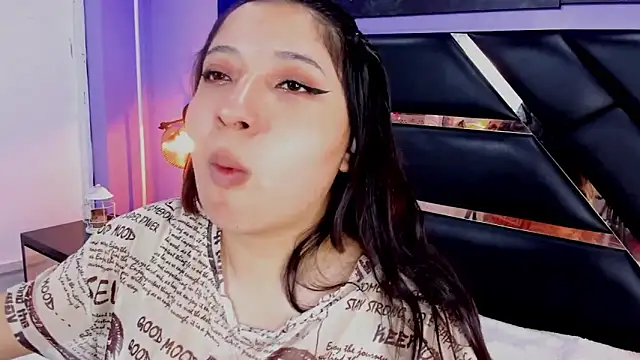 Snapshot of Emma_monserrat chatting on June 16, 1:00 pm Emma monserrat online show from June 16, 1:00 pm