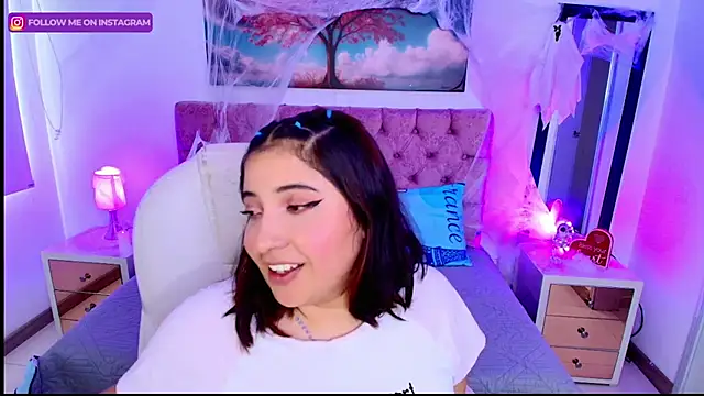 Snapshot of Emma_monserrat chatting on October 15, 7:33 pm Emma monserrat online show from October 15, 7:33 pm