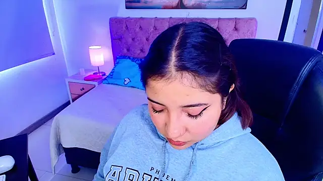 Snapshot of Emma_monserrat chatting on November 13, 7:40 pm Emma monserrat online show from November 13, 7:40 pm