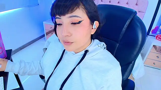 Emma monserrat online show from March 20, 8:10 pm