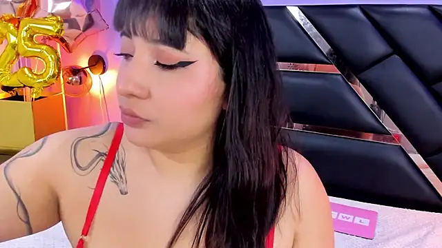 Snapshot of Emma_monserrat chatting on June 27, 11:27 am Emma monserrat online show from June 27, 11:27 am