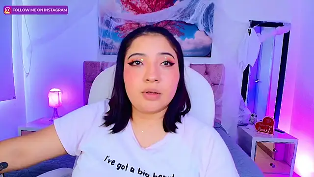 Snapshot of Emma_monserrat chatting on October 21, 7:13 pm Emma monserrat online show from October 21, 7:13 pm