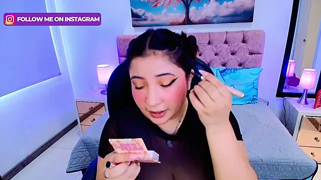 Snapshot of Emma_monserrat chatting on November 17, 6:01 pm Emma monserrat online show from November 17, 6:01 pm