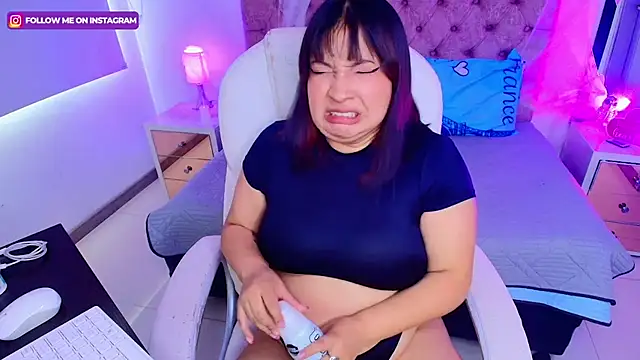 Snapshot of Emma_monserrat chatting on October 20, 7:14 pm Emma monserrat online show from October 20, 7:14 pm