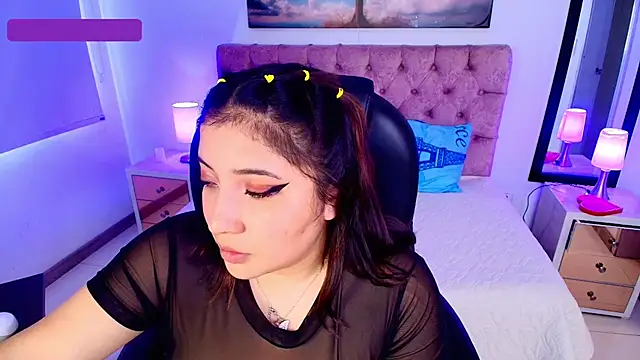 Snapshot of Emma_monserrat chatting on November 12, 7:40 pm Emma monserrat online show from November 12, 7:40 pm