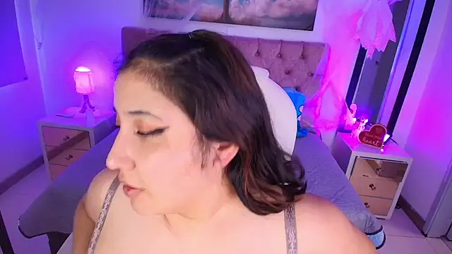 Snapshot of Emma_monserrat chatting on October 22, 7:24 pm Emma monserrat online show from October 22, 7:24 pm