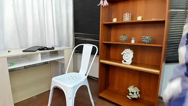 Emma Jnes online show from December 3, 8:44 pm