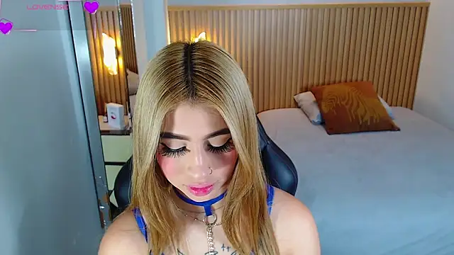 Snapshot of LUCYAMARS1 chatting on November 11, 12:44 pm LUCYAMARS1 online show from November 11, 12:44 pm