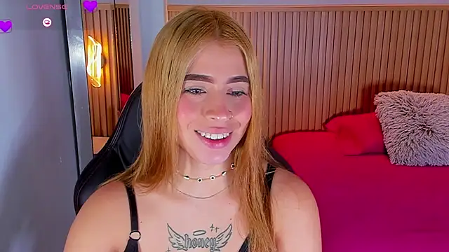 Snapshot of LUCYAMARS1 chatting on October 23, 12:15 pm LUCYAMARS1 online show from October 23, 12:15 pm