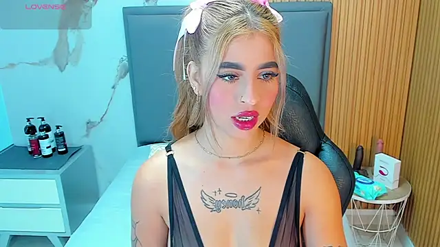 Snapshot of LUCYAMARS1 chatting on March 2, 12:45 pm LUCYAMARS1 online show from March 2, 12:45 pm