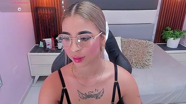 LUCYAMARS1 online show from March 14, 11:38 am