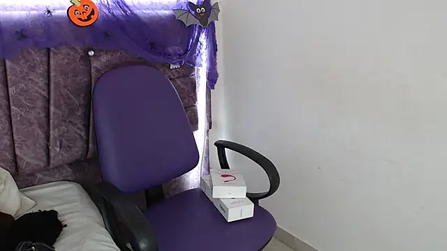 Snapshot of Penelope_Fox14 chatting on October 12, 1:01 pm Penelope Fox14 online show from October 12, 1:01 pm