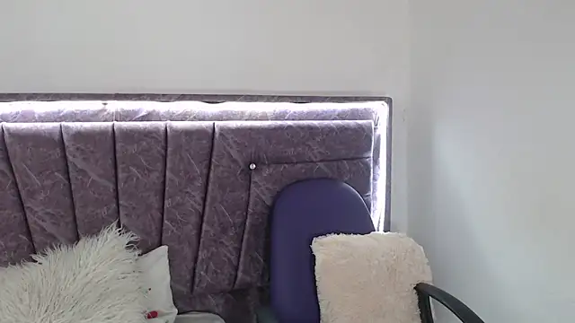 Snapshot of Penelope_Fox14 chatting on September 17, 12:51 pm Penelope Fox14 online show from September 17, 12:51 pm
